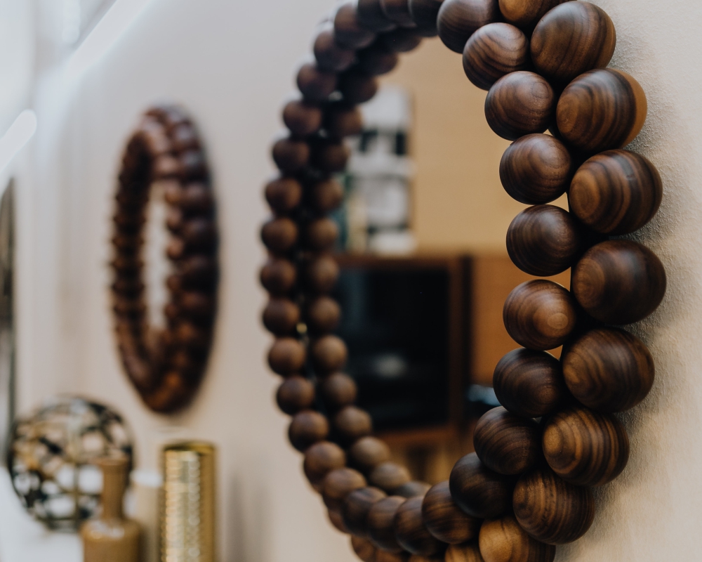 Интерьерные зеркала в мебельном центре Гулливер